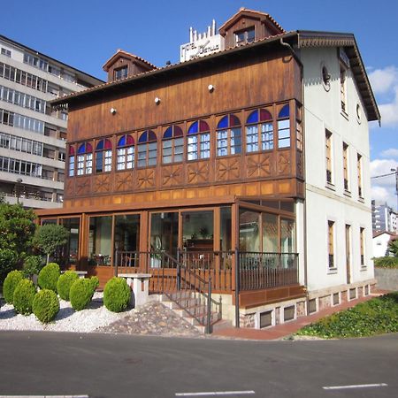 Hotel Castillo De Gauzon Salinas  Exterior photo